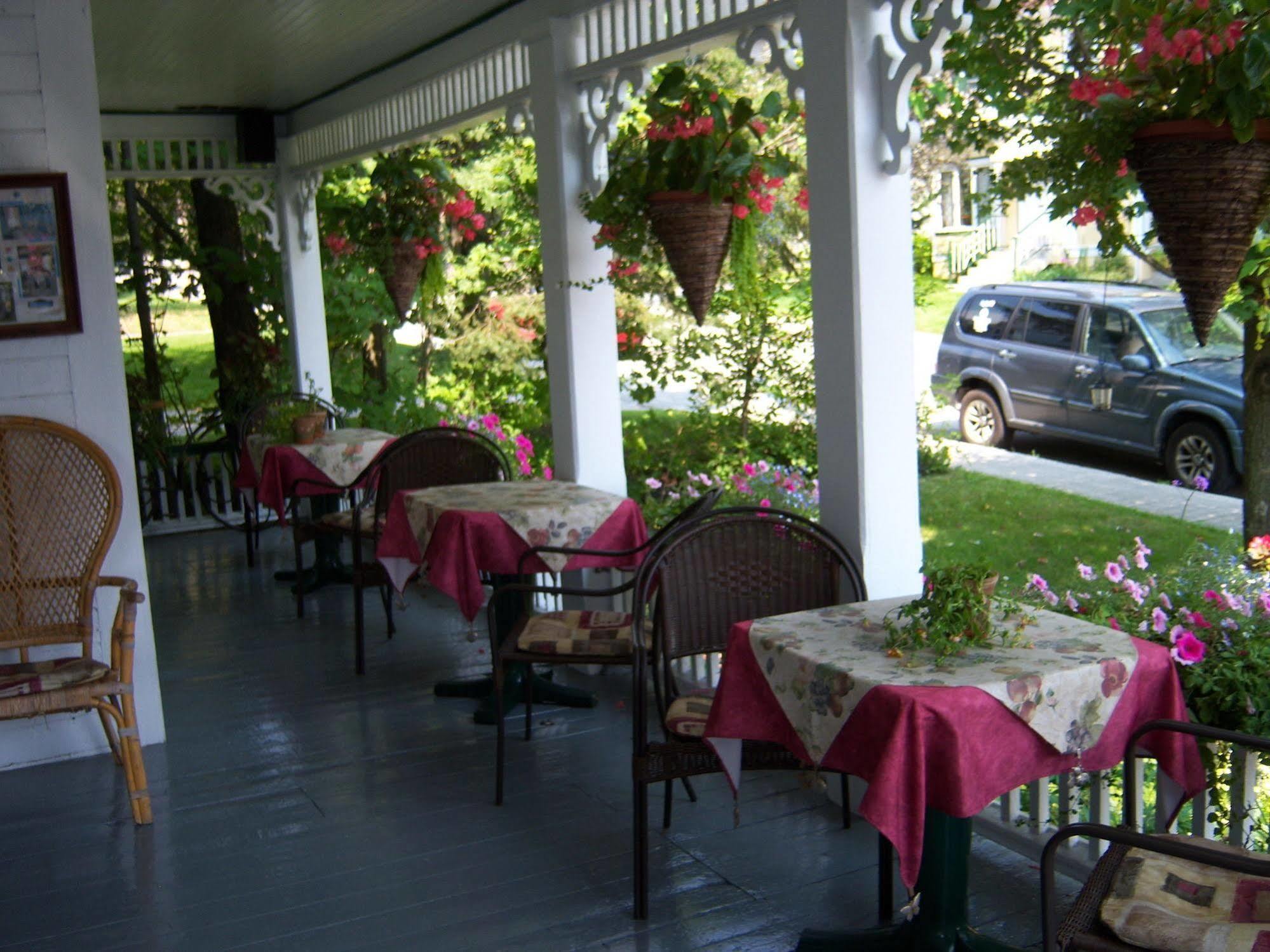 Ici Et Maintenant Bed & Breakfast Magog Dış mekan fotoğraf
