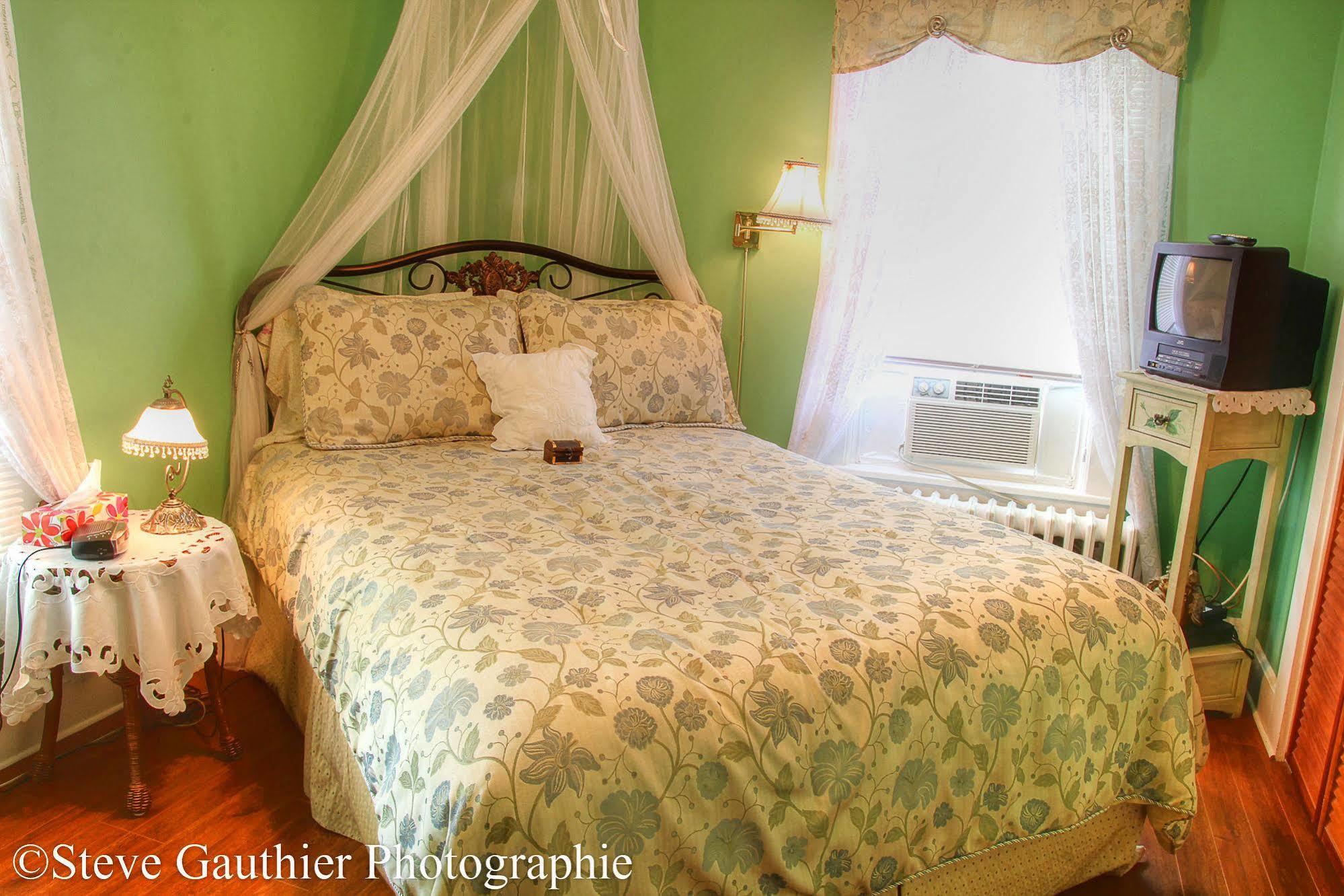 Ici Et Maintenant Bed & Breakfast Magog Dış mekan fotoğraf